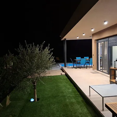 Mila Private Pool Retreat * Radetići