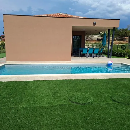 Mila Private Pool Retreat * Radetići